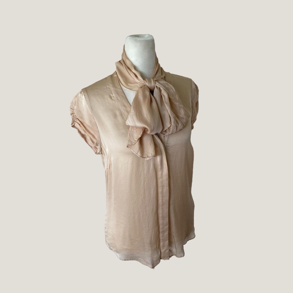 Vintage Y2K Silk Bow Tie Blouse by Bebe - size XS
🕊️ - Picture 2 of 8